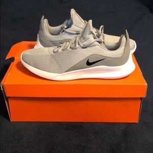 Nike men’s Viale Sneaker. Size 13